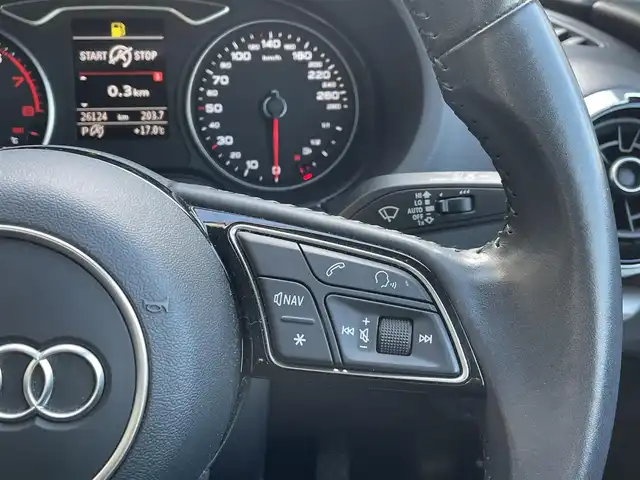 アウディ Ａ３ SB 30TFSI 静岡県 2019(令1)年 2.7万km グレイシアホワイトメタリック コンビニエンスＰＫＧ　/アシスタンスＰＫＧ　/ナビゲーションＰＫＧ　/ＡＣＣ　/レーンキープアシスト　/ブラインドスポットモニター　/ＭＭＩナビ　/フルセグＴＶ　/バックカメラ　/スマートキー　/ＨＩＤ　/ＥＴＣ２．０