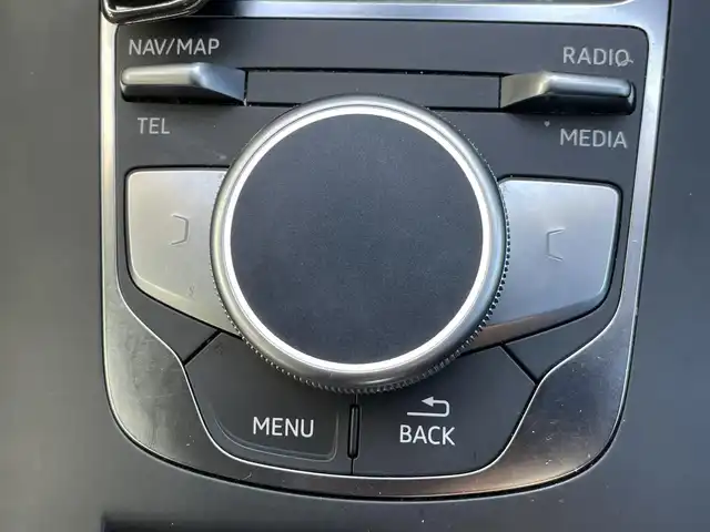 アウディ Ａ３ SB 30TFSI 静岡県 2019(令1)年 2.7万km グレイシアホワイトメタリック コンビニエンスＰＫＧ　/アシスタンスＰＫＧ　/ナビゲーションＰＫＧ　/ＡＣＣ　/レーンキープアシスト　/ブラインドスポットモニター　/ＭＭＩナビ　/フルセグＴＶ　/バックカメラ　/スマートキー　/ＨＩＤ　/ＥＴＣ２．０