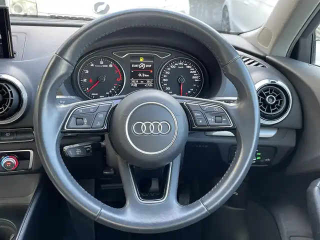 アウディ Ａ３ SB 30TFSI 静岡県 2019(令1)年 2.7万km グレイシアホワイトメタリック コンビニエンスＰＫＧ　/アシスタンスＰＫＧ　/ナビゲーションＰＫＧ　/ＡＣＣ　/レーンキープアシスト　/ブラインドスポットモニター　/ＭＭＩナビ　/フルセグＴＶ　/バックカメラ　/スマートキー　/ＨＩＤ　/ＥＴＣ２．０