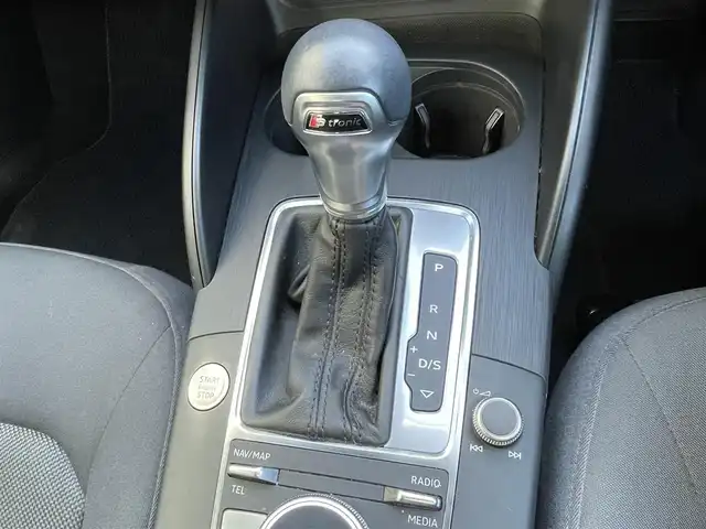 アウディ Ａ３ SB 30TFSI 静岡県 2019(令1)年 2.7万km グレイシアホワイトメタリック コンビニエンスＰＫＧ　/アシスタンスＰＫＧ　/ナビゲーションＰＫＧ　/ＡＣＣ　/レーンキープアシスト　/ブラインドスポットモニター　/ＭＭＩナビ　/フルセグＴＶ　/バックカメラ　/スマートキー　/ＨＩＤ　/ＥＴＣ２．０