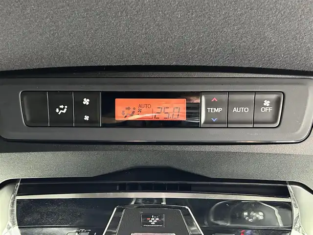 トヨタ ヴォクシー ZS 煌 佐賀県 2018(平30)年 4.2万km ホワイトパールクリスタルシャイン アルパイン１１型ナビ【EX11Z】/フルセグTV/CD/DVD/SD/BT/AM・FM/アルパイン１２．８型後席モニター/両側パワースライドドア/衝突被害軽減システム/レーンアシスト/クルーズコントロール/バックカメラ/LEDヘッドライト/フォグランプ/オートハイビーム/ドライブレコーダー　/ビルトインETC/プッシュスタート/純正16インチアルミホイール/フロアマット/ドアバイザー