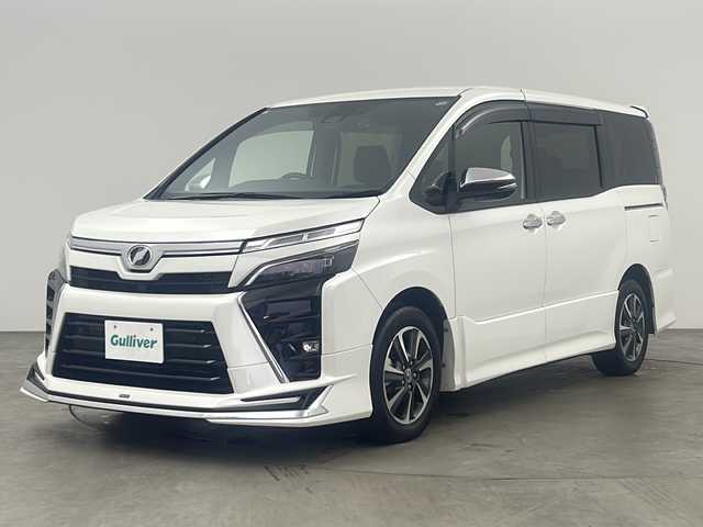 トヨタ ヴォクシー ZS 煌Ⅱ 兵庫県 2019(令1)年 2万km ホワイトパールクリスタルシャイン ・純正ナビ/CD/DVD/BT/TV/SD/・トヨタセーフティセンス/・衝突軽減システム/・横滑り防止装置/・レーンキープアシスト/・クルーズコントロール/・バックカメラ/・アイドリングストップ/・モデリスタエアロ（フロント）/・MTモード付AT/・盗難防止装置/・前方ドライブレコーダー/・前後コーナーセンサー/・両側パワースライドドア/・LEDオートライト/・オートマチックハイビーム/・ビルトインETC/・ステアリングリモコン/・革巻きステアリング/・スマートキー/・プッシュスタート/・WAC/・純正フロアマット/・純正１６インチアルミホイール/・電動格納ミラー/・サンシェード/・ドアバイザー/・Wエアバッグ/・カーテンエアバッグ