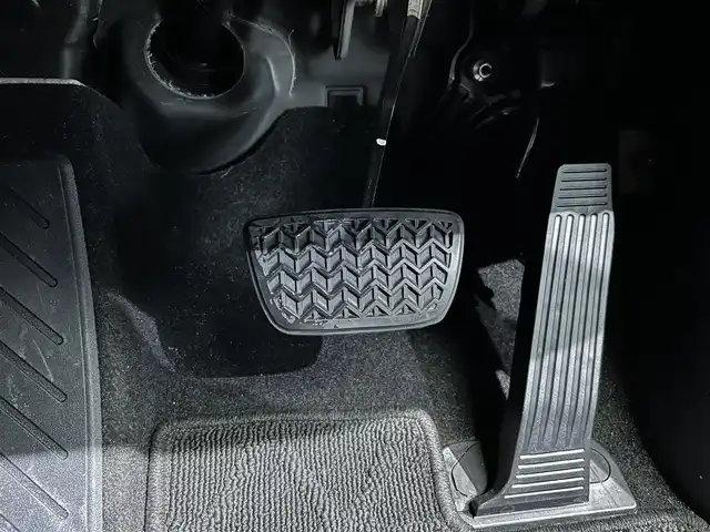 トヨタ ＲＡＶ４ X 鹿児島県 2020(令2)年 5.1万km アティチュードブラックマイカ 禁煙/純正ディスプレイオーディオ/トヨタセーフティセンス/○ブラインドスポットモニター/○プリクラッシュセーフティ/○レーントレーシングアシスト/バックカメラ/前後コーナーセンサー/純正フロアマット/社外アルミホイール/電動パーキングブレーキ/オートブレーキホールド/オートライト/オートマチックハイビーム