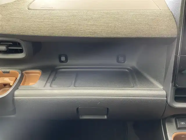 トヨタ シエンタ ハイブリッド Z 長野県 2023(令5)年 1.4万km ホワイトパールクリスタルシャイン 禁煙車　/純正１０．５インチディスプレイオーディオ（ナビ機能付）　/フルセグＴＶ　/全方位カメラ　/Ｂｌｕｅｔｏｏｔｈ　/両側パワスラ　/パーキングアシスト　/クルコン　/ブラインドスポットモニター　/スマートキー/前後コーナーセンサー/純正ラゲージアッパーボードセット/オートライト/オートマチックハイビーム/純正前後ドラレコ/ブラインドスポットモニター/ステリモ/純正フロアマット/純正ドアバイザー