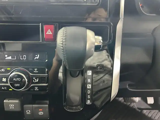 トヨタ ルーミー カスタムG 佐賀県 2020(令2)年 2.4万km ブラックマイカメタリック/ファイアークォーツレッドメタリック 純正7インチナビ/AM/FM/CD/DVD/Bluetooth/バックカメラ/ドライブレコーダー/レーダークルーズコントロール/両側パワースライドドア/ビルトインETC/オートライト/シートヒーター/純正フロアマット/ドアバイザー/LEDヘッドライト/シートバックテーブル/オートホールド/電子パーキングブレーキ/スマートキー/アイドリングストップ