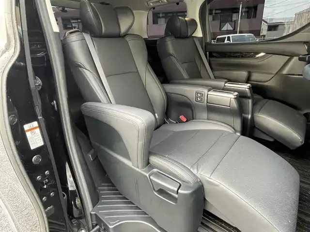 トヨタ アルファード S Cパッケージ 福岡県 2021(令3)年 4万km ブラック ワンオーナー/モデリスタエアロ/　(フロント/サイド/リヤ)/ツインムーンルーフ/純正12.1インチフリップダウンモニター【V12T-R68C】/純正9インチディスプレイオーディオ/(AM/FM/CD/DVD/Bluetooth/Miracast/フルセグTV)/バックカメラ/トヨタセーフティセンス/・プリクラッシュセーフティ/・レーントレーシングアラート/・オートマティックハイビーム/・ロードサインアシスト/・レーダークルーズコントロール/・先行車発信告知機能/ブラインドスポットモニター/リヤクロストラフィックアラート/クリアランスソナー/パーキングサポートブレーキ/横滑り防止装置/純正18インチアルミホール/両側パワースライドドア/パワーバックドア/黒色レザーシート/デジタルインナーミラー/前後方ドライブレコーダー【TZ-DR210】/ビルトインETC/パワーシート(前席/2列目)/シートヒーター/ベンチレーション(D/N席)/シートメモリー(D席)/電動オットマン(N席/2列目)/ステアリングヒーター/純正フロアマット/USB端子/100V電源×2/ISOFIX/スペアキー×1/保証書/取扱説明書/ナビ取扱説明書