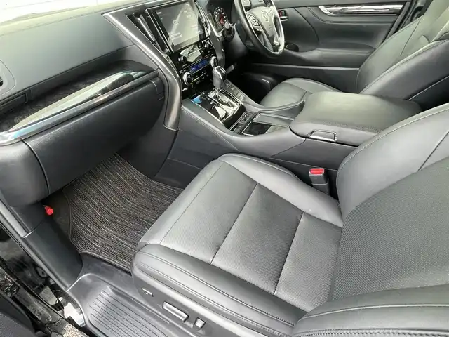 トヨタ アルファード S Cパッケージ 福岡県 2021(令3)年 4万km ブラック ワンオーナー/モデリスタエアロ/　(フロント/サイド/リヤ)/ツインムーンルーフ/純正12.1インチフリップダウンモニター【V12T-R68C】/純正9インチディスプレイオーディオ/(AM/FM/CD/DVD/Bluetooth/Miracast/フルセグTV)/バックカメラ/トヨタセーフティセンス/・プリクラッシュセーフティ/・レーントレーシングアラート/・オートマティックハイビーム/・ロードサインアシスト/・レーダークルーズコントロール/・先行車発信告知機能/ブラインドスポットモニター/リヤクロストラフィックアラート/クリアランスソナー/パーキングサポートブレーキ/横滑り防止装置/純正18インチアルミホール/両側パワースライドドア/パワーバックドア/黒色レザーシート/デジタルインナーミラー/前後方ドライブレコーダー【TZ-DR210】/ビルトインETC/パワーシート(前席/2列目)/シートヒーター/ベンチレーション(D/N席)/シートメモリー(D席)/電動オットマン(N席/2列目)/ステアリングヒーター/純正フロアマット/USB端子/100V電源×2/ISOFIX/スペアキー×1/保証書/取扱説明書/ナビ取扱説明書