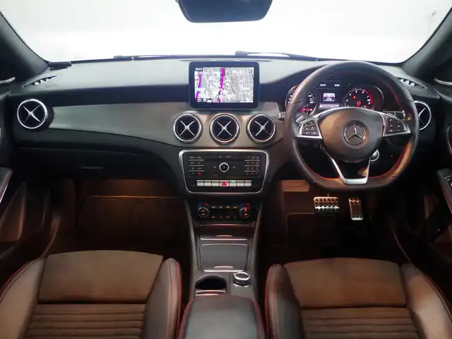 メルセデス・ベンツ ＣＬＡ１８０ AMG スタイル 兵庫県 2019(平31)年 4.3万km マウンテングレー 純正ナビ/バックカメラ/サンルーフ/ハーマンカードン/パワーシート（D+N席）/シートヒーター（D+N席）/衝突軽減ブレーキ/レーンキープアシスト/ブラインドスポットモニター/フルセグTV/Apple Car Play/アダプティブクルーズコントロール/純正ドライブレコーダー/ETC/オートマチックハイビーム/LEDヘッドライト/横滑り防止装置/盗難防止装置/純正18インチAW/Bluetooth/純正フロアマット