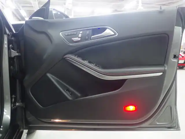メルセデス・ベンツ ＣＬＡ１８０ AMG スタイル 兵庫県 2019(平31)年 4.3万km マウンテングレー 純正ナビ/バックカメラ/サンルーフ/ハーマンカードン/パワーシート（D+N席）/シートヒーター（D+N席）/衝突軽減ブレーキ/レーンキープアシスト/ブラインドスポットモニター/フルセグTV/Apple Car Play/アダプティブクルーズコントロール/純正ドライブレコーダー/ETC/オートマチックハイビーム/LEDヘッドライト/横滑り防止装置/盗難防止装置/純正18インチAW/Bluetooth/純正フロアマット