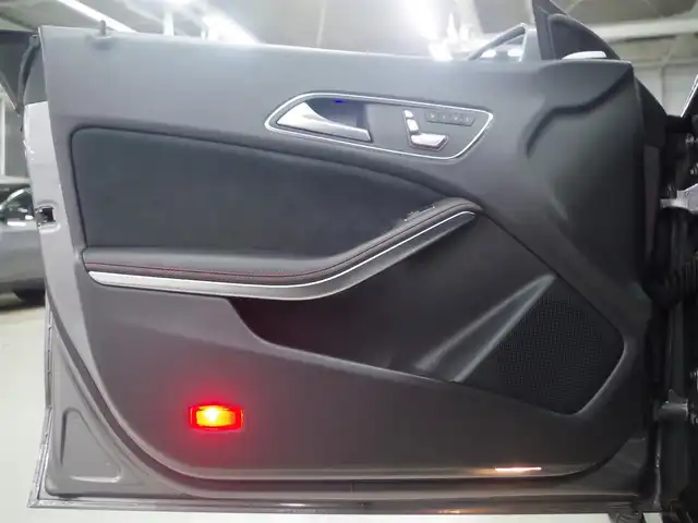 メルセデス・ベンツ ＣＬＡ１８０ AMG スタイル 兵庫県 2019(平31)年 4.3万km マウンテングレー 純正ナビ/バックカメラ/サンルーフ/ハーマンカードン/パワーシート（D+N席）/シートヒーター（D+N席）/衝突軽減ブレーキ/レーンキープアシスト/ブラインドスポットモニター/フルセグTV/Apple Car Play/アダプティブクルーズコントロール/純正ドライブレコーダー/ETC/オートマチックハイビーム/LEDヘッドライト/横滑り防止装置/盗難防止装置/純正18インチAW/Bluetooth/純正フロアマット