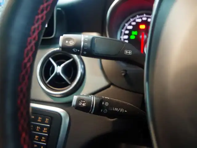 メルセデス・ベンツ ＣＬＡ１８０ AMG スタイル 兵庫県 2019(平31)年 4.3万km マウンテングレー 純正ナビ/バックカメラ/サンルーフ/ハーマンカードン/パワーシート（D+N席）/シートヒーター（D+N席）/衝突軽減ブレーキ/レーンキープアシスト/ブラインドスポットモニター/フルセグTV/Apple Car Play/アダプティブクルーズコントロール/純正ドライブレコーダー/ETC/オートマチックハイビーム/LEDヘッドライト/横滑り防止装置/盗難防止装置/純正18インチAW/Bluetooth/純正フロアマット