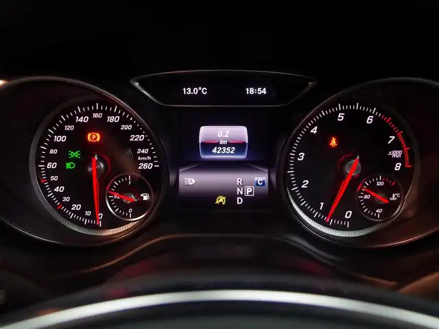 メルセデス・ベンツ ＣＬＡ１８０ AMG スタイル 兵庫県 2019(平31)年 4.3万km マウンテングレー 純正ナビ/バックカメラ/サンルーフ/ハーマンカードン/パワーシート（D+N席）/シートヒーター（D+N席）/衝突軽減ブレーキ/レーンキープアシスト/ブラインドスポットモニター/フルセグTV/Apple Car Play/アダプティブクルーズコントロール/純正ドライブレコーダー/ETC/オートマチックハイビーム/LEDヘッドライト/横滑り防止装置/盗難防止装置/純正18インチAW/Bluetooth/純正フロアマット