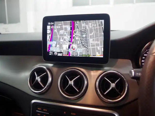 メルセデス・ベンツ ＣＬＡ１８０ AMG スタイル 兵庫県 2019(平31)年 4.3万km マウンテングレー 純正ナビ/バックカメラ/サンルーフ/ハーマンカードン/パワーシート（D+N席）/シートヒーター（D+N席）/衝突軽減ブレーキ/レーンキープアシスト/ブラインドスポットモニター/フルセグTV/Apple Car Play/アダプティブクルーズコントロール/純正ドライブレコーダー/ETC/オートマチックハイビーム/LEDヘッドライト/横滑り防止装置/盗難防止装置/純正18インチAW/Bluetooth/純正フロアマット