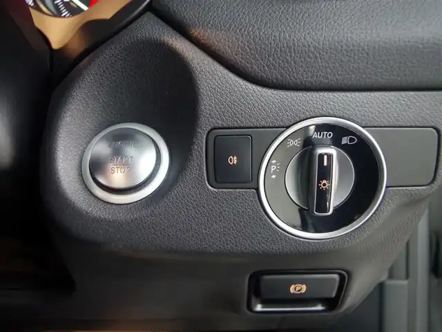 メルセデス・ベンツ ＣＬＡ１８０ AMG スタイル 兵庫県 2019(平31)年 4.3万km マウンテングレー 純正ナビ/バックカメラ/サンルーフ/ハーマンカードン/パワーシート（D+N席）/シートヒーター（D+N席）/衝突軽減ブレーキ/レーンキープアシスト/ブラインドスポットモニター/フルセグTV/Apple Car Play/アダプティブクルーズコントロール/純正ドライブレコーダー/ETC/オートマチックハイビーム/LEDヘッドライト/横滑り防止装置/盗難防止装置/純正18インチAW/Bluetooth/純正フロアマット