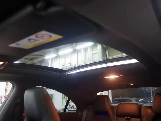 メルセデス・ベンツ ＣＬＡ１８０ AMG スタイル 兵庫県 2019(平31)年 4.3万km マウンテングレー 純正ナビ/バックカメラ/サンルーフ/ハーマンカードン/パワーシート（D+N席）/シートヒーター（D+N席）/衝突軽減ブレーキ/レーンキープアシスト/ブラインドスポットモニター/フルセグTV/Apple Car Play/アダプティブクルーズコントロール/純正ドライブレコーダー/ETC/オートマチックハイビーム/LEDヘッドライト/横滑り防止装置/盗難防止装置/純正18インチAW/Bluetooth/純正フロアマット