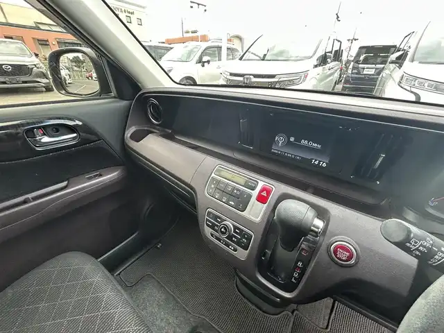 ホンダ Ｎ ＯＮＥ プレミアム Lパッケージ 長崎県 2013(平25)年 8.2万km プレミアムブルームーンパール 純正ディスプレイオーディオ/・バックカメラ/・Bluetooth/・HDMI/USB/・CD/FM/AM/ハロゲンヘッドライト/フォグランプ/オートライト/純正14インチAW/革巻きステアリング/ETC