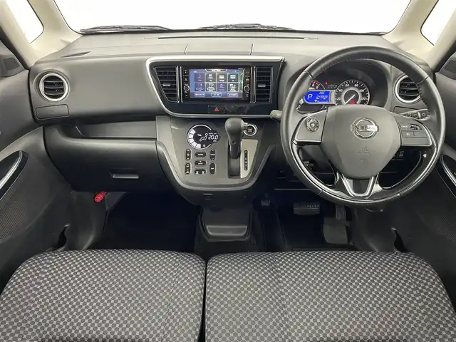 日産 デイズ ルークス ライダーHWSターボ 福岡県 2019(平31)年 4.4万km ブラック 後席モニター　/純正ナビ（ＢＴ，フルセグＴＶ）　/全方位カメラ　/ＥＴＣ　/前方ドライブレコーダー　/クルーズコントロール　/コーナーセンサー　/エマージェンシーブレーキ　/レーンキープ　/両側電動スライドドア　/ＬＥＤ