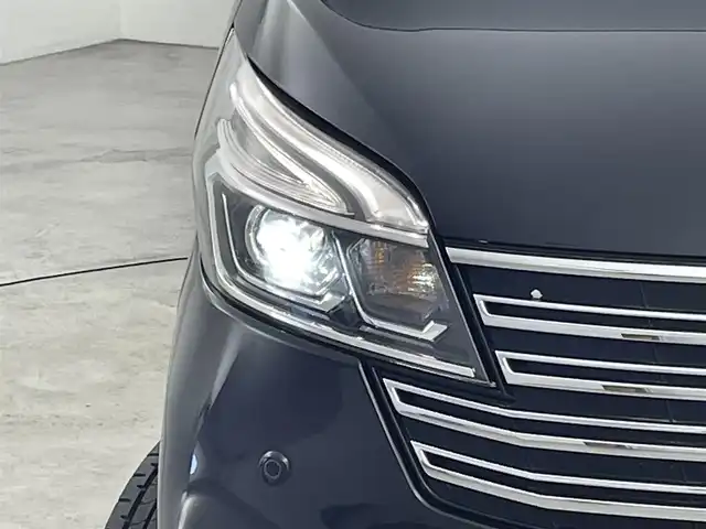 日産 デイズ ルークス ライダーHWSターボ 福岡県 2019(平31)年 4.4万km ブラック 後席モニター　/純正ナビ（ＢＴ，フルセグＴＶ）　/全方位カメラ　/ＥＴＣ　/前方ドライブレコーダー　/クルーズコントロール　/コーナーセンサー　/エマージェンシーブレーキ　/レーンキープ　/両側電動スライドドア　/ＬＥＤ