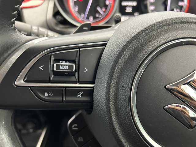 スズキ スイフト RS 鹿児島県 2018(平30)年 5.5万km スーパーブラックパール 純正ナビ　/Ｂｌｕｅｔｏｏｔｈ　/全方位カメラ　/クルコン　/パドルシフト　/スズキセーフティサポート　/革巻きステアリング　/ステアリングリモコン　/純正ドアバイザー　/トノカバー　/シートヒーター　/ＬＥＤヘッドライト/電格ミラー/カーテンエアバッグ/純正フロアマット/オートライト/スマートキー/プッシュスタート