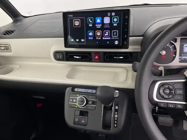 ダイハツ ムーヴ キャンバス ストライプス G 鹿児島県 2024(令6)年 1万km シャイニングホワイトパール/サンドベージュメタリック 純正9インチディスプレイオーディオ/（フルセグ/BT/HDMI/USB）/パノラミックビューモニター/スマートアシスト/レーンキープアシスト/両側パワースライドドア/前席シートヒーター/ホッとカップホルダー/オートライト/LEDヘットライト/プッシュスタート/アイドリングストップ/ワイヤレス充電機能/フロアマット/スマートキー