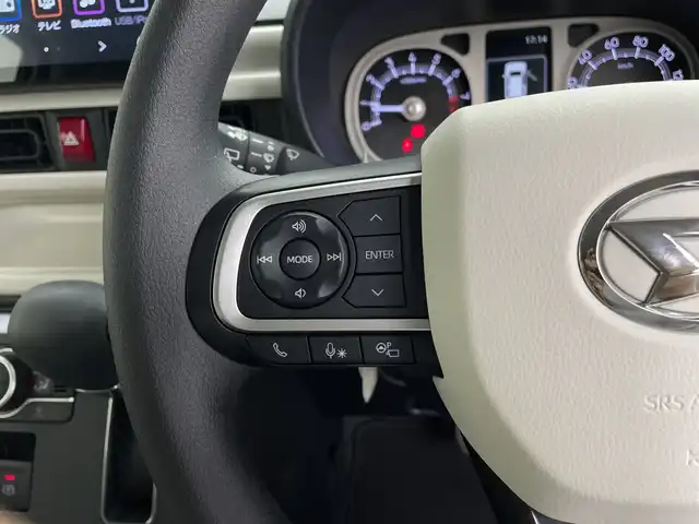 ダイハツ ムーヴ キャンバス ストライプス G 鹿児島県 2024(令6)年 1万km シャイニングホワイトパール/サンドベージュメタリック 純正9インチディスプレイオーディオ/（フルセグ/BT/HDMI/USB）/パノラミックビューモニター/スマートアシスト/レーンキープアシスト/両側パワースライドドア/前席シートヒーター/ホッとカップホルダー/オートライト/LEDヘットライト/プッシュスタート/アイドリングストップ/ワイヤレス充電機能/フロアマット/スマートキー