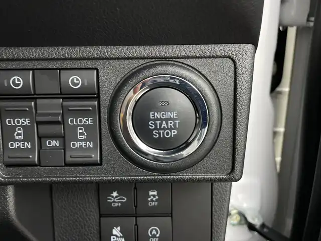 ダイハツ ムーヴ キャンバス ストライプス G 鹿児島県 2024(令6)年 1万km シャイニングホワイトパール/サンドベージュメタリック 純正9インチディスプレイオーディオ/（フルセグ/BT/HDMI/USB）/パノラミックビューモニター/スマートアシスト/レーンキープアシスト/両側パワースライドドア/前席シートヒーター/ホッとカップホルダー/オートライト/LEDヘットライト/プッシュスタート/アイドリングストップ/ワイヤレス充電機能/フロアマット/スマートキー