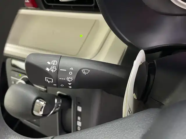 ダイハツ ムーヴ キャンバス ストライプス G 鹿児島県 2024(令6)年 1万km シャイニングホワイトパール/サンドベージュメタリック 純正9インチディスプレイオーディオ/（フルセグ/BT/HDMI/USB）/パノラミックビューモニター/スマートアシスト/レーンキープアシスト/両側パワースライドドア/前席シートヒーター/ホッとカップホルダー/オートライト/LEDヘットライト/プッシュスタート/アイドリングストップ/ワイヤレス充電機能/フロアマット/スマートキー