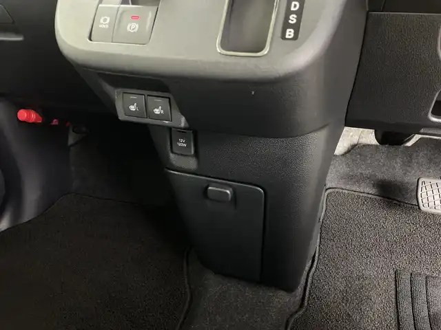 ダイハツ ムーヴ キャンバス ストライプス G 鹿児島県 2024(令6)年 1万km シャイニングホワイトパール/サンドベージュメタリック 純正9インチディスプレイオーディオ/（フルセグ/BT/HDMI/USB）/パノラミックビューモニター/スマートアシスト/レーンキープアシスト/両側パワースライドドア/前席シートヒーター/ホッとカップホルダー/オートライト/LEDヘットライト/プッシュスタート/アイドリングストップ/ワイヤレス充電機能/フロアマット/スマートキー