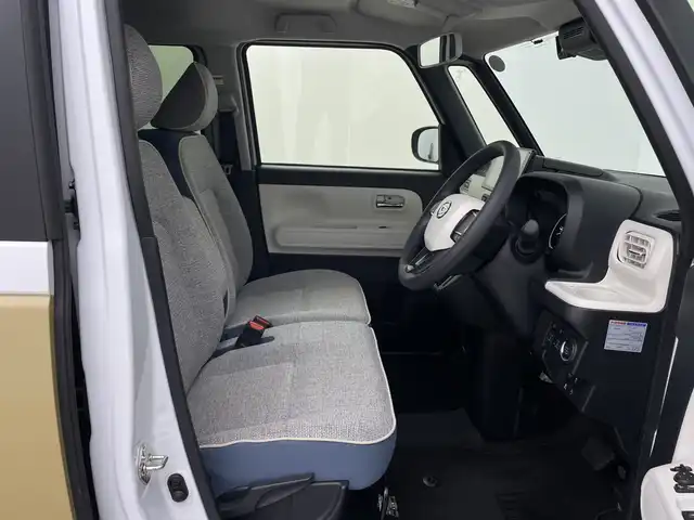 ダイハツ ムーヴ キャンバス ストライプス G 鹿児島県 2024(令6)年 1万km シャイニングホワイトパール/サンドベージュメタリック 純正9インチディスプレイオーディオ/（フルセグ/BT/HDMI/USB）/パノラミックビューモニター/スマートアシスト/レーンキープアシスト/両側パワースライドドア/前席シートヒーター/ホッとカップホルダー/オートライト/LEDヘットライト/プッシュスタート/アイドリングストップ/ワイヤレス充電機能/フロアマット/スマートキー