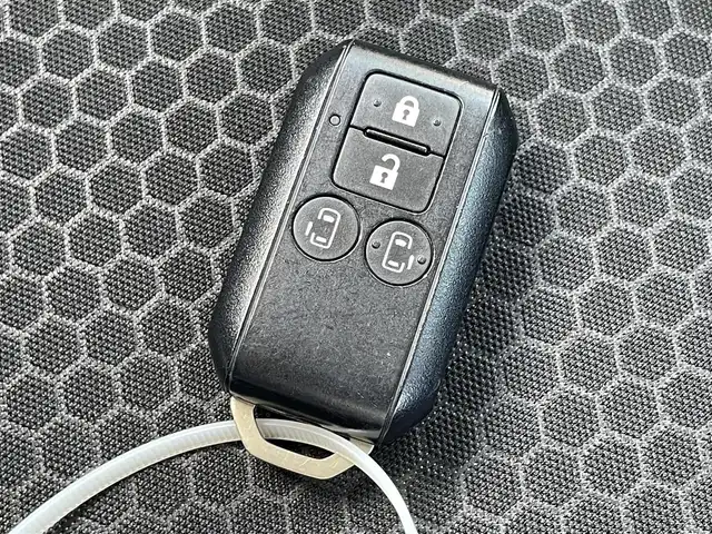 スズキ スペーシア ギア HYBRID XZターボ 佐賀県 2019(平31)年 2.8万km オフブルーメタリック/ガンメタリック2トーンルーフ 純正8インチSDナビゲーション/・フルセグTV/CD/DVD/SD/Bluetooth/全方位モニター/前後ドライブレコーダー/ビルトインETC/ヘッドアップディスプレイ/両側パワースライドドア/天井サーキュレーター/DN席シートヒーター/後席サンシェード/ISOFIX対応/パドルシフト/革巻きステアリング/ステアリングリモコン/純正LEDヘッドライト/・オートマチックハイビーム/純正LEDフォグランプ/純正フロアマット/純正ドアバイザ―/クルーズコントロール/車線逸脱警報機能/デュアルセンサーブレーキサポート/パーキングセンサー