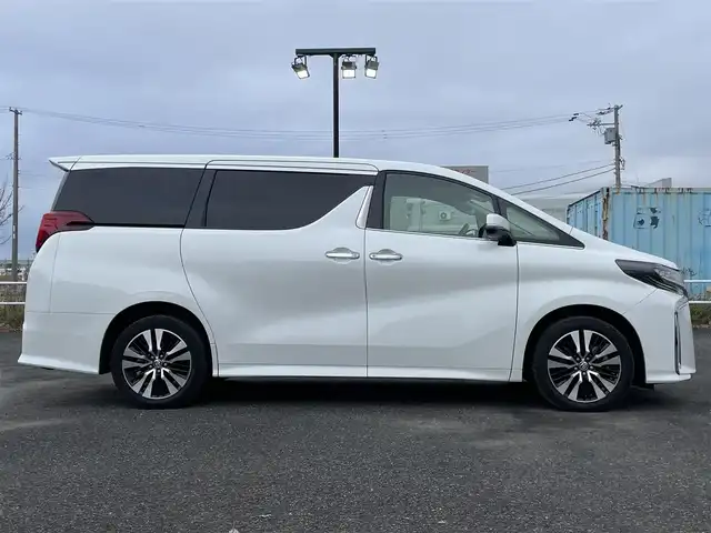 トヨタ アルファード SC 道央・札幌 2019(令1)年 3.1万km ホワイトパールクリスタルシャイン ４WD/ワンオーナー/社外メモリーナビ/CD/DVD/BT/フルセグ/社外フリップダウンモニター/トヨタセーフティセンス/プリクラッシュセーフティ/横滑り防止装置/レーダークルーズコントロール/レーンキープアシスト/クリアランスソナー/パーキングサポートブレーキ/ロードサインアシスト/バックカメラ/ビルトインETC/ドライブレコーダー/アイドリングストップ/ECOMODE/両側パワースライドドア/パワーバックドア/前席/２列目パワーシート/前席/２列目シートヒーター/前席エアシート/N席/２列目オットマン/レザーシート/革巻きウッドコンビステアリング/ステアリングリモコン/AC100V/自動防眩ミラー/電動パーキング/ブレーキホールド/MTモード付AT/プッシュスタート/スマートキー/LEDヘッドライト/オートライト/オートハイビーム/フォグランプ/電動格納ミラー/ウィンカーミラー/純正フロアマット
