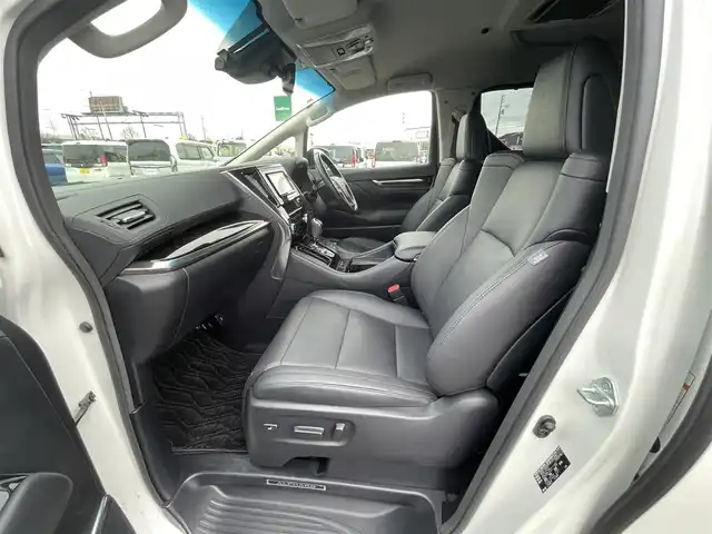 トヨタ アルファード SC 道央・札幌 2019(令1)年 3.1万km ホワイトパールクリスタルシャイン ４WD/ワンオーナー/社外メモリーナビ/CD/DVD/BT/フルセグ/社外フリップダウンモニター/トヨタセーフティセンス/プリクラッシュセーフティ/横滑り防止装置/レーダークルーズコントロール/レーンキープアシスト/クリアランスソナー/パーキングサポートブレーキ/ロードサインアシスト/バックカメラ/ビルトインETC/ドライブレコーダー/アイドリングストップ/ECOMODE/両側パワースライドドア/パワーバックドア/前席/２列目パワーシート/前席/２列目シートヒーター/前席エアシート/N席/２列目オットマン/レザーシート/革巻きウッドコンビステアリング/ステアリングリモコン/AC100V/自動防眩ミラー/電動パーキング/ブレーキホールド/MTモード付AT/プッシュスタート/スマートキー/LEDヘッドライト/オートライト/オートハイビーム/フォグランプ/電動格納ミラー/ウィンカーミラー/純正フロアマット