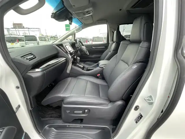 トヨタ アルファード SC 道央・札幌 2019(令1)年 3.1万km ホワイトパールクリスタルシャイン ４WD/ワンオーナー/社外メモリーナビ/CD/DVD/BT/フルセグ/社外フリップダウンモニター/トヨタセーフティセンス/プリクラッシュセーフティ/横滑り防止装置/レーダークルーズコントロール/レーンキープアシスト/クリアランスソナー/パーキングサポートブレーキ/ロードサインアシスト/バックカメラ/ビルトインETC/ドライブレコーダー/アイドリングストップ/ECOMODE/両側パワースライドドア/パワーバックドア/前席/２列目パワーシート/前席/２列目シートヒーター/前席エアシート/N席/２列目オットマン/レザーシート/革巻きウッドコンビステアリング/ステアリングリモコン/AC100V/自動防眩ミラー/電動パーキング/ブレーキホールド/MTモード付AT/プッシュスタート/スマートキー/LEDヘッドライト/オートライト/オートハイビーム/フォグランプ/電動格納ミラー/ウィンカーミラー/純正フロアマット