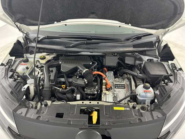 日産 オーラ ニスモ 愛知県 2022(令4)年 2.5万km ピュアホワイトパール 純正9インチナビ/（AM/FM/Bluetooth/Bluetooth）/全方位カメラ/ワイヤレス充電/プロパイロット/衝突軽減ブレーキ/レーンキープアシスト/追従式クルーズコントロール/クリアランスソナー/ブラインドスポットモニター/ETC2.0/デジタルルームミラー/純正ドライブレコーダー/ステアリングヒーター/シートヒーター/純正17インチアルミホイール/フロント・リアフォグライト/LEDヘッドライト/スマートキー/純正フロアマット