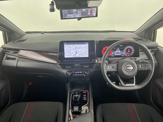 日産 オーラ ニスモ 愛知県 2022(令4)年 2.5万km ピュアホワイトパール 純正9インチナビ/（AM/FM/Bluetooth/Bluetooth）/全方位カメラ/ワイヤレス充電/プロパイロット/衝突軽減ブレーキ/レーンキープアシスト/追従式クルーズコントロール/クリアランスソナー/ブラインドスポットモニター/ETC2.0/デジタルルームミラー/純正ドライブレコーダー/ステアリングヒーター/シートヒーター/純正17インチアルミホイール/フロント・リアフォグライト/LEDヘッドライト/スマートキー/純正フロアマット