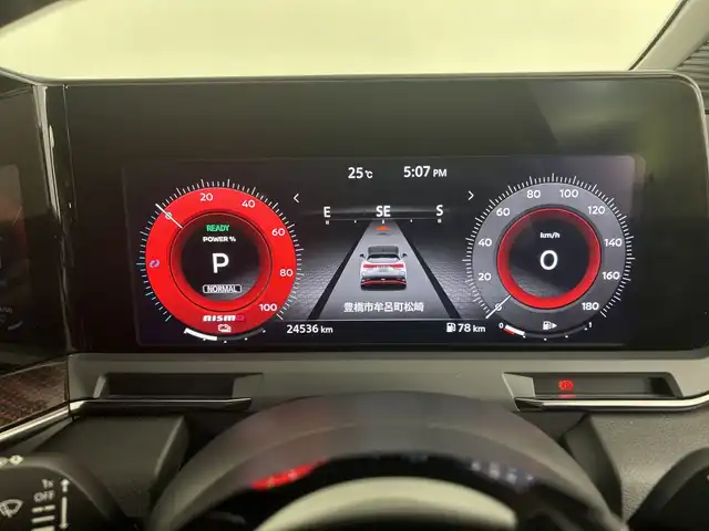 日産 オーラ ニスモ 愛知県 2022(令4)年 2.5万km ピュアホワイトパール 純正9インチナビ/（AM/FM/Bluetooth/Bluetooth）/全方位カメラ/ワイヤレス充電/プロパイロット/衝突軽減ブレーキ/レーンキープアシスト/追従式クルーズコントロール/クリアランスソナー/ブラインドスポットモニター/ETC2.0/デジタルルームミラー/純正ドライブレコーダー/ステアリングヒーター/シートヒーター/純正17インチアルミホイール/フロント・リアフォグライト/LEDヘッドライト/スマートキー/純正フロアマット
