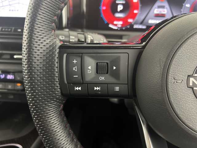 日産 オーラ ニスモ 愛知県 2022(令4)年 2.5万km ピュアホワイトパール 純正9インチナビ/（AM/FM/Bluetooth/Bluetooth）/全方位カメラ/ワイヤレス充電/プロパイロット/衝突軽減ブレーキ/レーンキープアシスト/追従式クルーズコントロール/クリアランスソナー/ブラインドスポットモニター/ETC2.0/デジタルルームミラー/純正ドライブレコーダー/ステアリングヒーター/シートヒーター/純正17インチアルミホイール/フロント・リアフォグライト/LEDヘッドライト/スマートキー/純正フロアマット