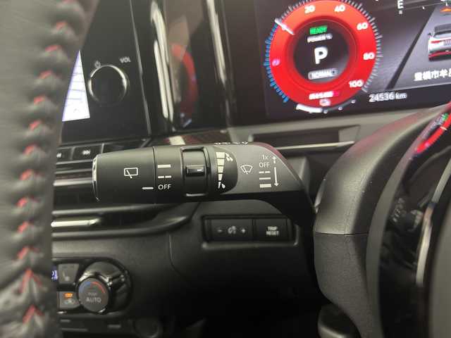 日産 オーラ ニスモ 愛知県 2022(令4)年 2.5万km ピュアホワイトパール 純正9インチナビ/（AM/FM/Bluetooth/Bluetooth）/全方位カメラ/ワイヤレス充電/プロパイロット/衝突軽減ブレーキ/レーンキープアシスト/追従式クルーズコントロール/クリアランスソナー/ブラインドスポットモニター/ETC2.0/デジタルルームミラー/純正ドライブレコーダー/ステアリングヒーター/シートヒーター/純正17インチアルミホイール/フロント・リアフォグライト/LEDヘッドライト/スマートキー/純正フロアマット