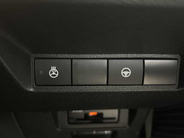 日産 オーラ ニスモ 愛知県 2022(令4)年 2.5万km ピュアホワイトパール 純正9インチナビ/（AM/FM/Bluetooth/Bluetooth）/全方位カメラ/ワイヤレス充電/プロパイロット/衝突軽減ブレーキ/レーンキープアシスト/追従式クルーズコントロール/クリアランスソナー/ブラインドスポットモニター/ETC2.0/デジタルルームミラー/純正ドライブレコーダー/ステアリングヒーター/シートヒーター/純正17インチアルミホイール/フロント・リアフォグライト/LEDヘッドライト/スマートキー/純正フロアマット