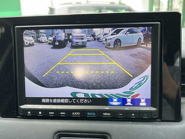 ホンダ ヴェゼル ハイブリッド e:HEV Z 大阪府 2021(令3)年 2.7万km クリスタルブラックパール ワンオーナー/純正メモリナビ/・AM/FM/CD/DVD/Bluetooth/・ワンセグテレビ/ETC/クルーズコントロール/レーンキープアシスト/ブラインドスポットモニター/アイドリングストップ/横滑り防止装置/盗難防止装置/電動パーキングブレーキ/コーナーセンサー/シートヒーター（D席+N席）/LEDヘッドライト/オートマチックハイビーム/オートライト/オートエアコン/プッシュスタートボタン/スマートキー×2/ステアリングリモコン/革巻きステアリング/純正18インチアルミホイール/12V充電器/USBジャック/純正フロアマット/ドアバイザー/保証書/取扱説明書