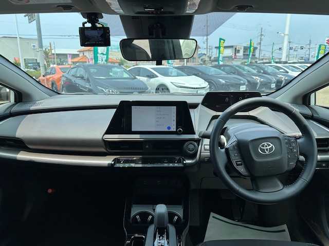 トヨタ プリウス U 大阪府 2024(令6)年 0.7万km 白 純正ディスプレイオーディオ(ナビ機能なし)/フルセグ/Bluetooth/全方位カメラ/トヨタセーフティセンス/ブラインドスポットモニター/前席シートヒーター/前後ドライブレコーダー(T‘Z)/LEDヘッドライト/純正アルミホイール/ビルトインETC2.0/プッシュスタート/スマートキー