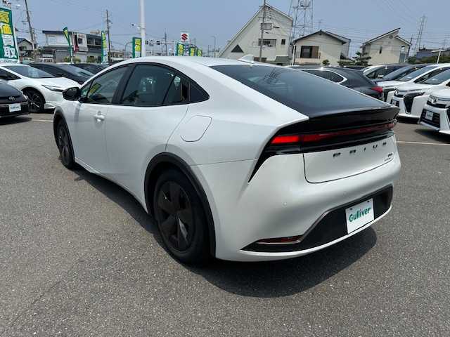 トヨタ プリウス U 大阪府 2024(令6)年 0.7万km 白 純正ディスプレイオーディオ(ナビ機能なし)/フルセグ/Bluetooth/全方位カメラ/トヨタセーフティセンス/ブラインドスポットモニター/前席シートヒーター/前後ドライブレコーダー(T‘Z)/LEDヘッドライト/純正アルミホイール/ビルトインETC2.0/プッシュスタート/スマートキー