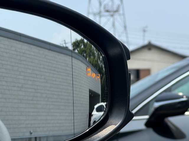 トヨタ プリウス U 大阪府 2024(令6)年 0.7万km 白 純正ディスプレイオーディオ(ナビ機能なし)/フルセグ/Bluetooth/全方位カメラ/トヨタセーフティセンス/ブラインドスポットモニター/前席シートヒーター/前後ドライブレコーダー(T‘Z)/LEDヘッドライト/純正アルミホイール/ビルトインETC2.0/プッシュスタート/スマートキー