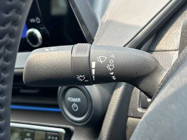 トヨタ プリウス U 大阪府 2024(令6)年 0.7万km 白 純正ディスプレイオーディオ(ナビ機能なし)/フルセグ/Bluetooth/全方位カメラ/トヨタセーフティセンス/ブラインドスポットモニター/前席シートヒーター/前後ドライブレコーダー(T‘Z)/LEDヘッドライト/純正アルミホイール/ビルトインETC2.0/プッシュスタート/スマートキー