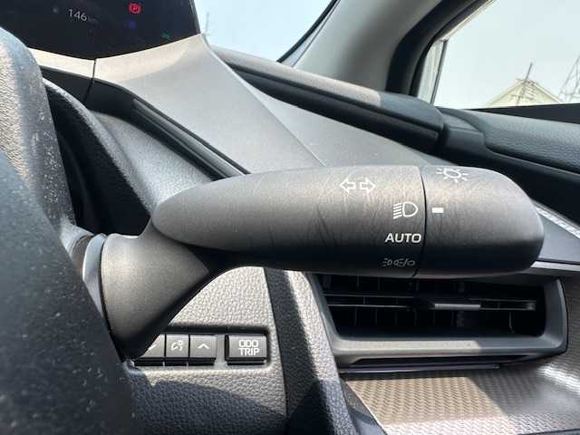 トヨタ プリウス U 大阪府 2024(令6)年 0.7万km 白 純正ディスプレイオーディオ(ナビ機能なし)/フルセグ/Bluetooth/全方位カメラ/トヨタセーフティセンス/ブラインドスポットモニター/前席シートヒーター/前後ドライブレコーダー(T‘Z)/LEDヘッドライト/純正アルミホイール/ビルトインETC2.0/プッシュスタート/スマートキー