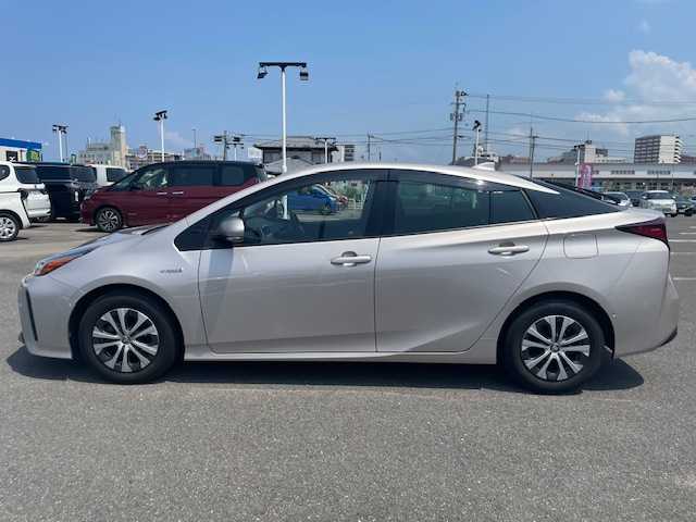 トヨタ プリウス A 長崎県 2019(平31)年 5.4万km スティールブロンドM ワンオーナー/純正メモリーナビ/CD/DVD/BT/フルセグTV/バックカメラ/トヨタセーフティセンス/レーダークルーズコントロール/ステアリングスイッチ/ブラインドスポットモニター/D席パワーシート/パーキングサポート/オートマチックハイビーム/LEDヘッドライト/ナビ連動ドライブレコーダー/革巻きステアリング/コーナーセンサー前後/ビルトインETC