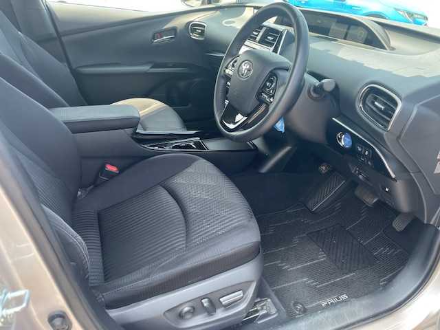 トヨタ プリウス A 長崎県 2019(平31)年 5.4万km スティールブロンドM ワンオーナー/純正メモリーナビ/CD/DVD/BT/フルセグTV/バックカメラ/トヨタセーフティセンス/レーダークルーズコントロール/ステアリングスイッチ/ブラインドスポットモニター/D席パワーシート/パーキングサポート/オートマチックハイビーム/LEDヘッドライト/ナビ連動ドライブレコーダー/革巻きステアリング/コーナーセンサー前後/ビルトインETC