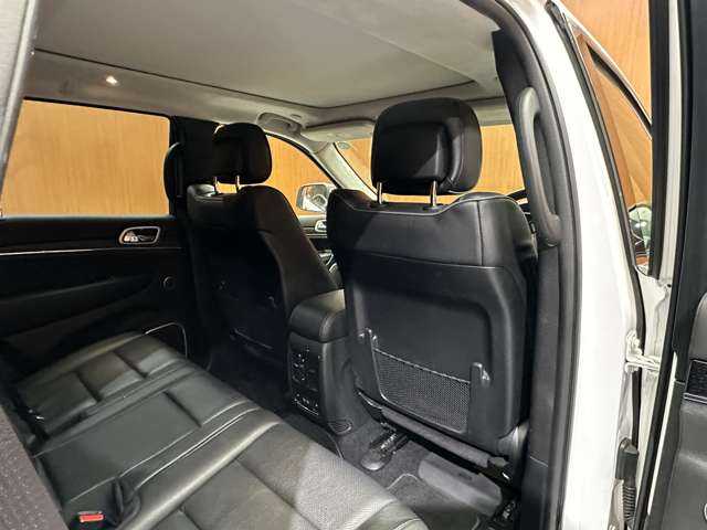 クライスラー・ジープ ジープ グランドチェロキー サミット 千葉県 2019(令1)年 5.4万km 白 パノラマＳＲ　/ｈａｒｍａｎ／ｋａｒｄｏｎ　/黒革　/ヒーター＆ベンチレーション　/ウッドコンビステアリング　/２０インチアルミホイール　/ＡＣＣ　/バックカメラ　/Ｂｌｕｅｔｏｏｔｈ　/エアサス　/パワーバックドア