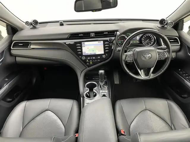 トヨタ カムリ WSレザーパッケージ 岡山県 2019(令1)年 6.1万km プラチナホワイトパールマイカ TOM’Sエアロ（前・横・後下）/レザーシート/ブラインドスポットモニター/純正8インチナビ/　「CD/DVD/フルセグTV/BT/USB」/純正ダブルツィーター/バックカメラ/追従型クルーズコントロール/オートハイビーム/LEDヘッドライト（AUTO機能付き）/ビルトインETC/前席シートヒータ/前席パワーシート/衝突軽減ブレーキシステム/車線逸脱防止システム/横滑り防止装置/純正ドライブレコーダー（前）/純正18インチアルミホイール/純正フロアマット/ステアリングヒーター/スマートキー/プッシュスタート/ヘッドアップディスプレイ/パドルシフト/バイザー