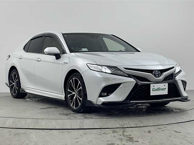 トヨタ カムリ WSレザーパッケージ 熊本県 2019(令1)年 6.1万km プラチナホワイトパールマイカ TOM’Sエアロ（前・横・後下）/レザーシート/ブラインドスポットモニター/純正8インチナビ/　「CD/DVD/フルセグTV/BT/USB」/純正ダブルツィーター/バックカメラ/追従型クルーズコントロール/オートハイビーム/LEDヘッドライト（AUTO機能付き）/ビルトインETC/前席シートヒータ/前席パワーシート/衝突軽減ブレーキシステム/車線逸脱防止システム/横滑り防止装置/純正ドライブレコーダー（前）/純正18インチアルミホイール/純正フロアマット/ステアリングヒーター/スマートキー/プッシュスタート/ヘッドアップディスプレイ/パドルシフト/バイザー/新車保証書/取扱説明書/スペアキー×１